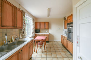 Kitchen/breakfast room- click for photo gallery